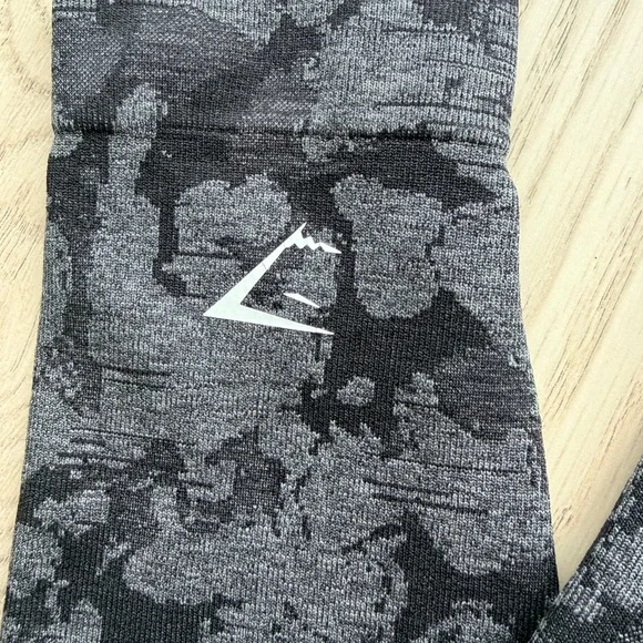 Gymshark Adapt Camo Seamless Leggings - Picture 3 of 6